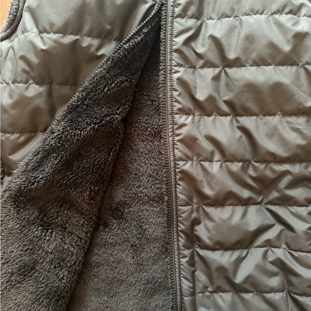 The North Face Black Quilted Reversible Vest - Picture 6 of 6